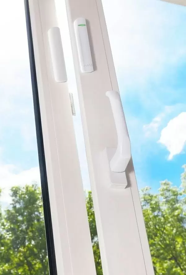 Senzor de deschidere a ușii Ajax DoorProtect Plus, alb