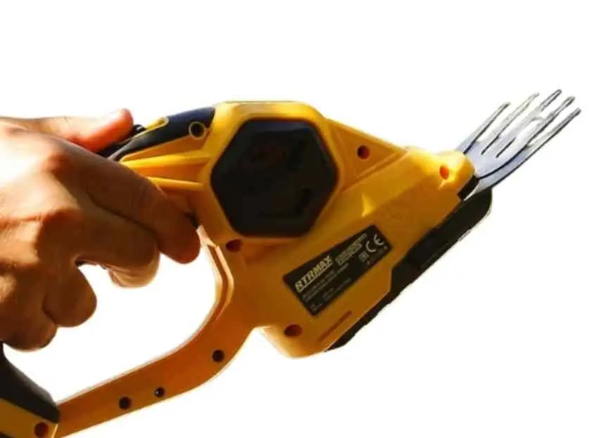 Mașină de tuns gard viu cu acumulator RTRMAX RTX1893B
