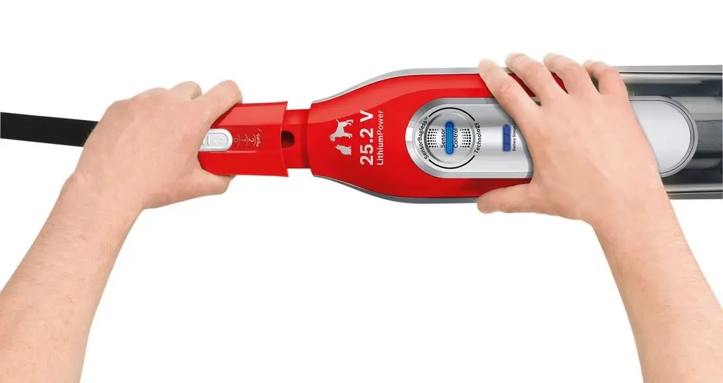Aspirator vertical Bosch BCH6ZOOO, roșu
