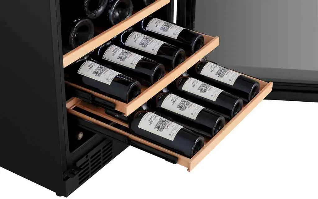 Dulap pentru vin Hisense RW3N132GSLF, negru