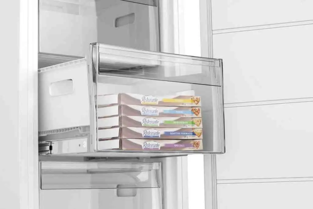 Congelator incorporabil Hisense FT3B213SAWE