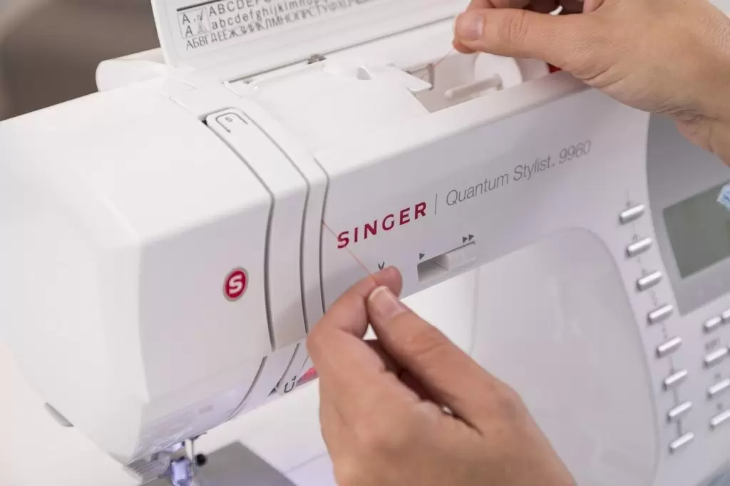 Швейная машинка Singer 9960, белый