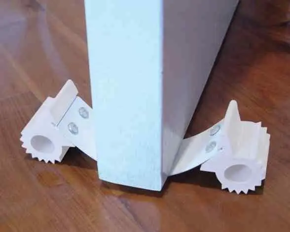 Блокиратор на двери DreamBaby Door Glipper, белый на tehnoparc.md Блокиратор на двери DreamBaby Door Glipper, белый