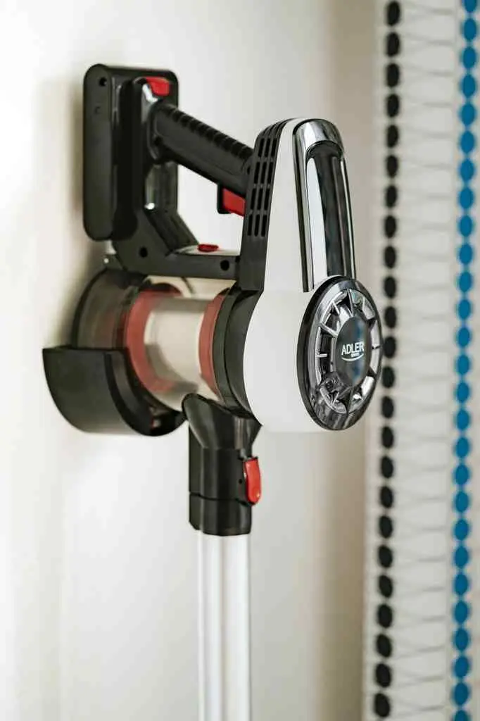 Aspirator vertical Adler AD-7048, negru
