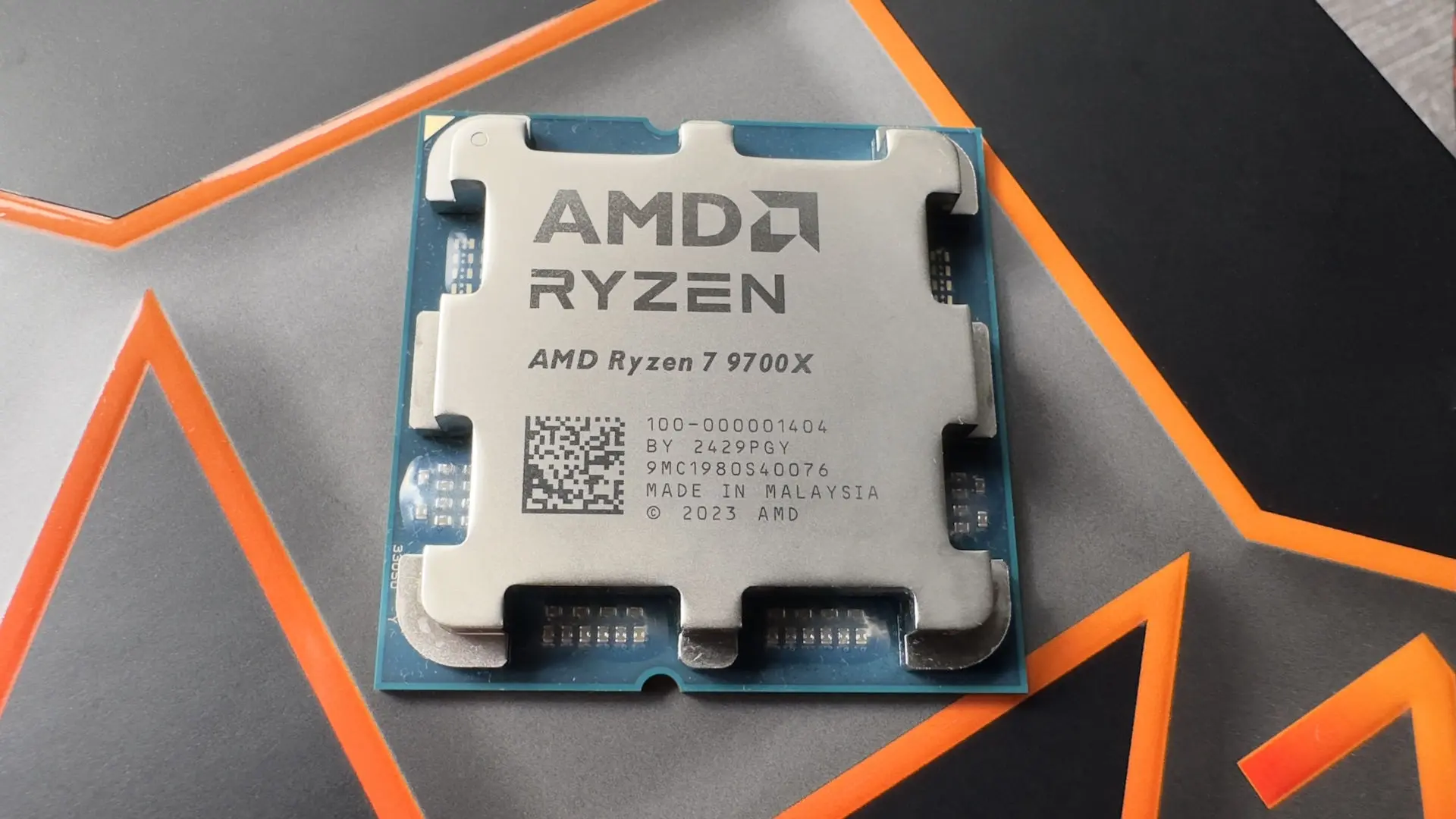 Процессор AMD Ryzen 7 9700X, Tray