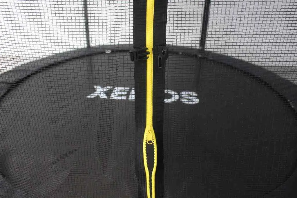 Батут Xenos XT-8FT 244cm, черный/желтый