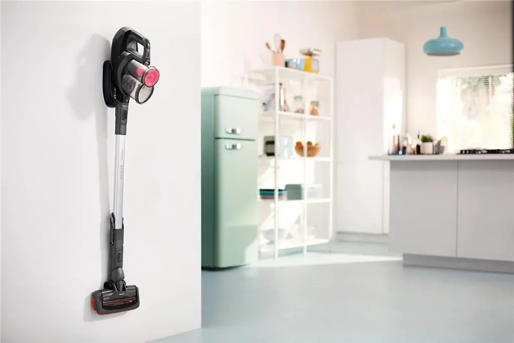 Вертикальный пылесос Philips FC6722/01, черный