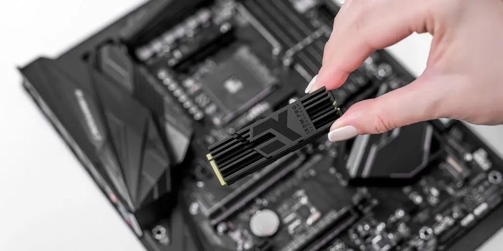 Disc rigid SSD Goodram IRDM Pro w/Heatsink M.2 NVMe, 2TB