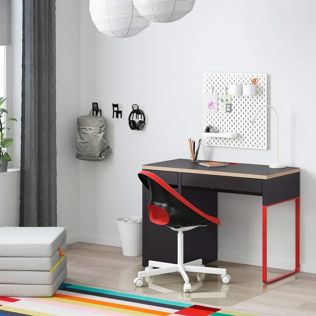 Masă de birou IKEA Micke 105x50cm, antracit/roșu
