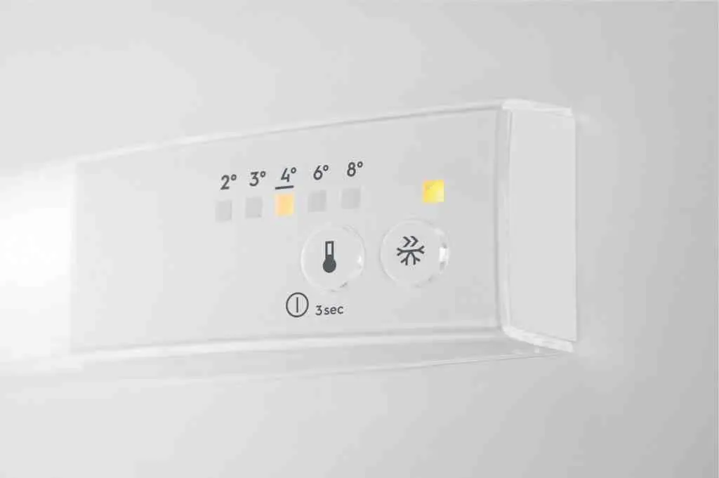 Встраиваемый холодильник Electrolux LND5FE18S