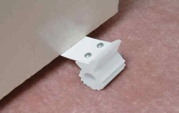 Блокиратор на двери DreamBaby Door Glipper, белый на tehnoparc.md Блокиратор на двери DreamBaby Door Glipper, белый