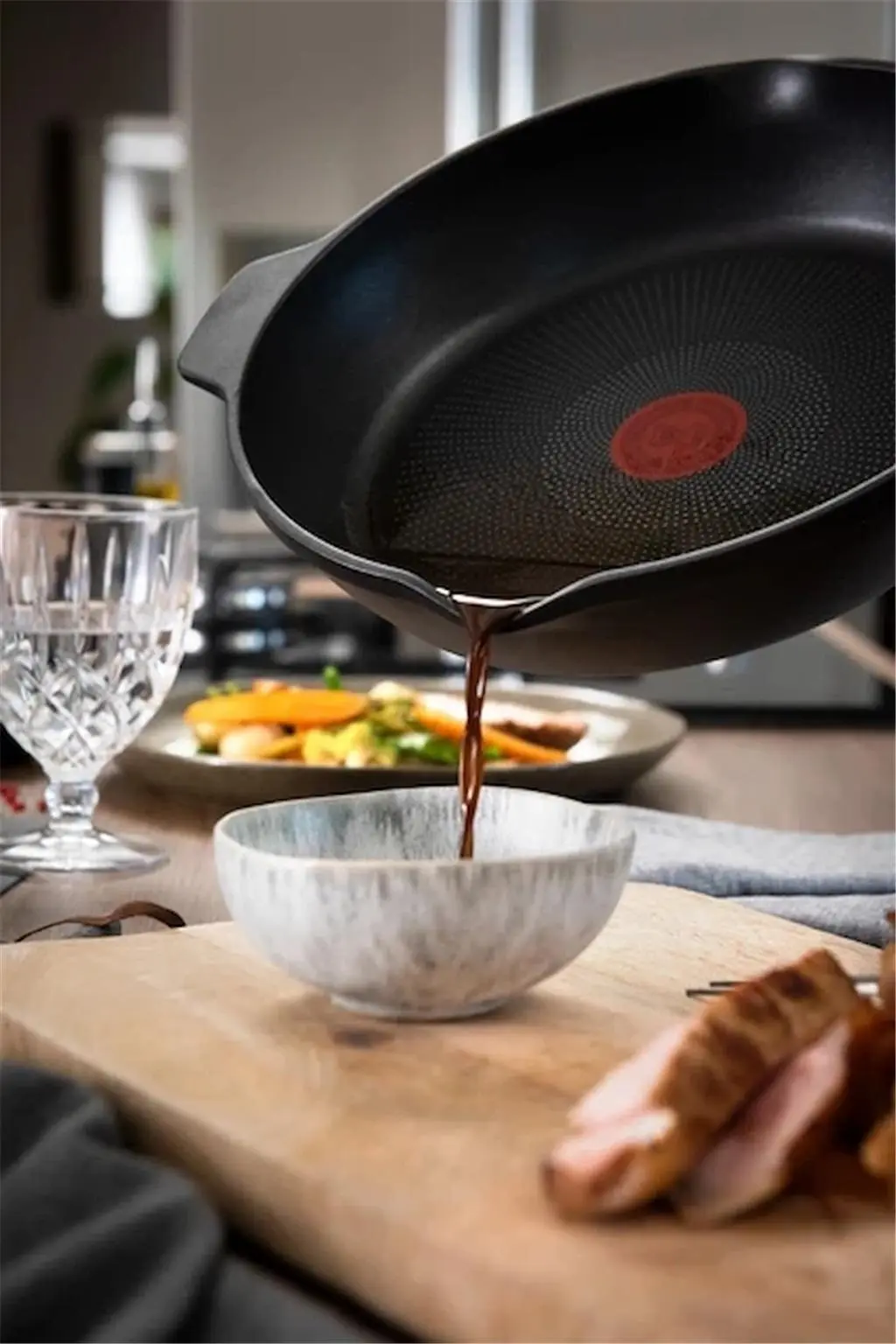 Сковорода Tefal E2490544, черный