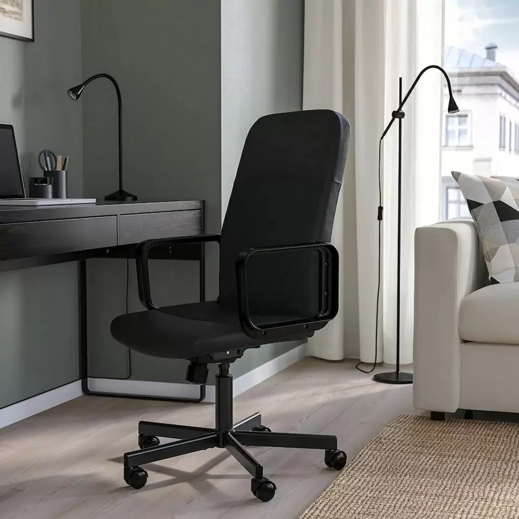 Кресло IKEA Renberget rotativ, бомстад черный