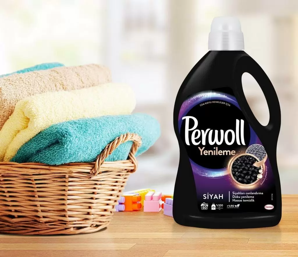 Detergent lichid Perwoll Yenileme Black 3L