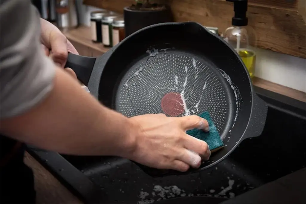 Сковорода Tefal E2490544, черный