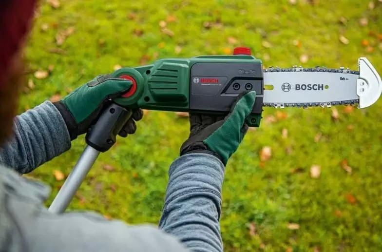 Ferăstrău cu lanţ cu acumulator Bosch PolePruner