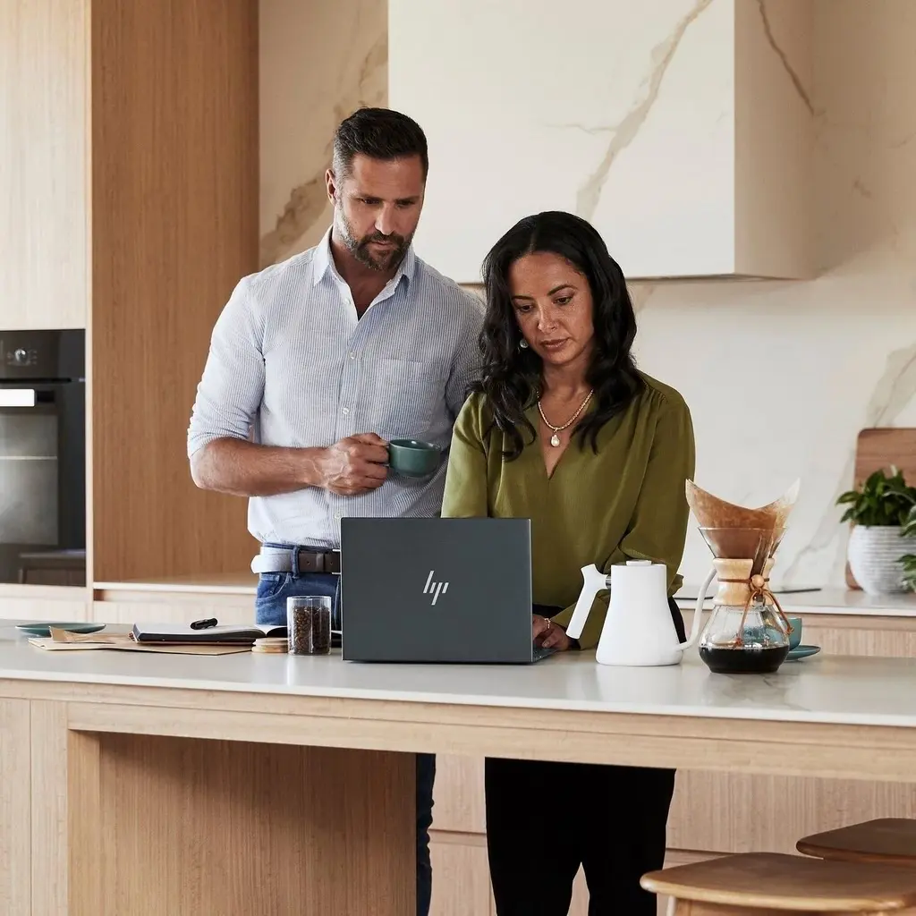 Ноутбук HP EliteBook Dragonfly Magnesium (13.5/WUXGA+/Core i7-1255U/32GB/512GB/Intel Iris Xe Graphics), синий на tehnoparc.md Ноутбук HP EliteBook Dragonfly Magnesium (13.5/WUXGA+/Core i7-1255U/32GB/512GB/Intel Iris Xe Graphics), синий
