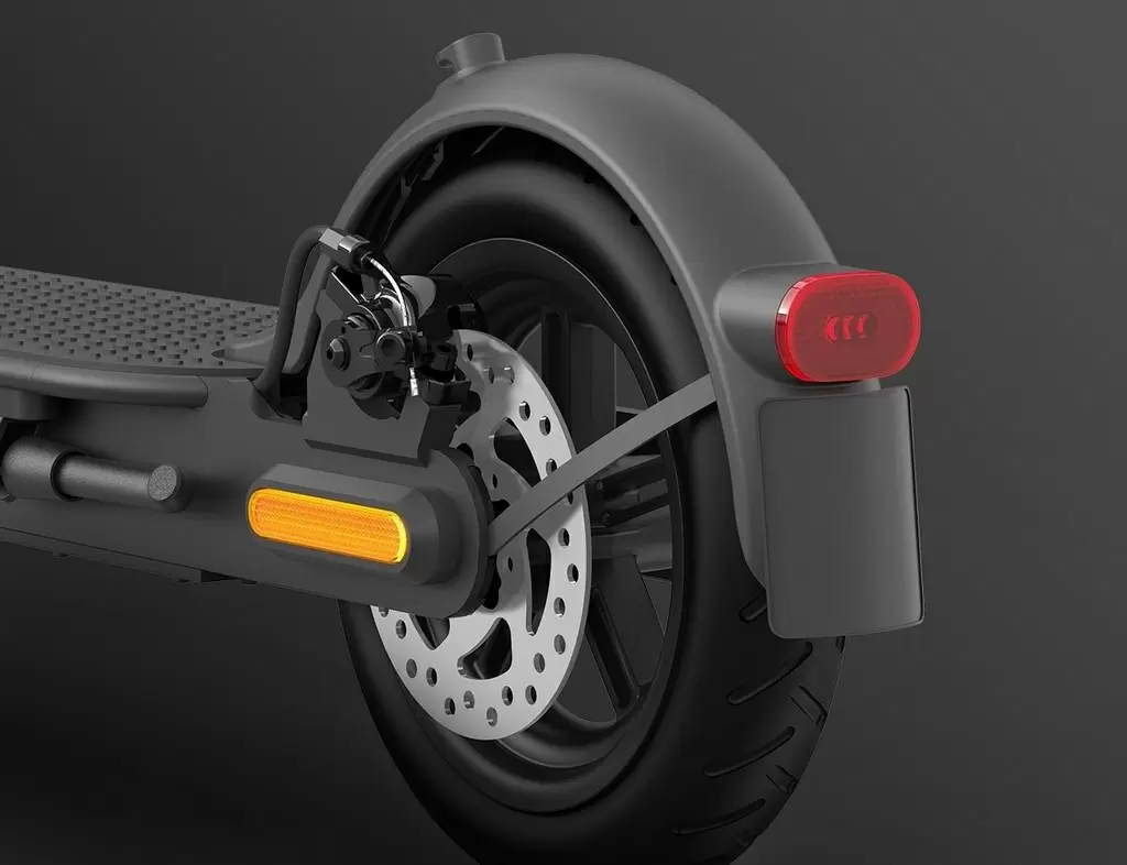 Электросамокат Xiaomi Mi Electric Scooter 1S, черный