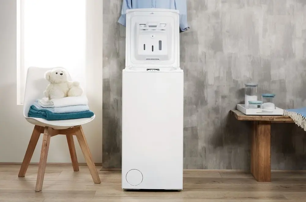 Стиральная машина Indesit BTW E71253P, белый