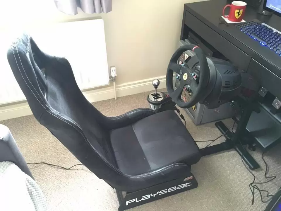 Геймерское кресло Playseat Evolution Alcantara, черный