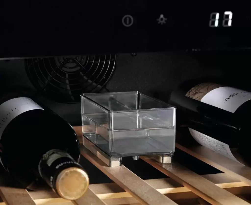 Dulap de vin incorporabil Electrolux EWUS020B5B, negru