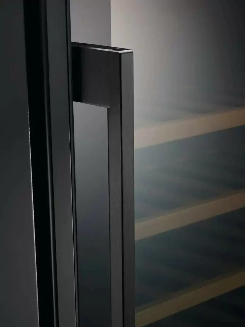 Встраиваемый винный шкаф Electrolux EWUS020B5B, черный