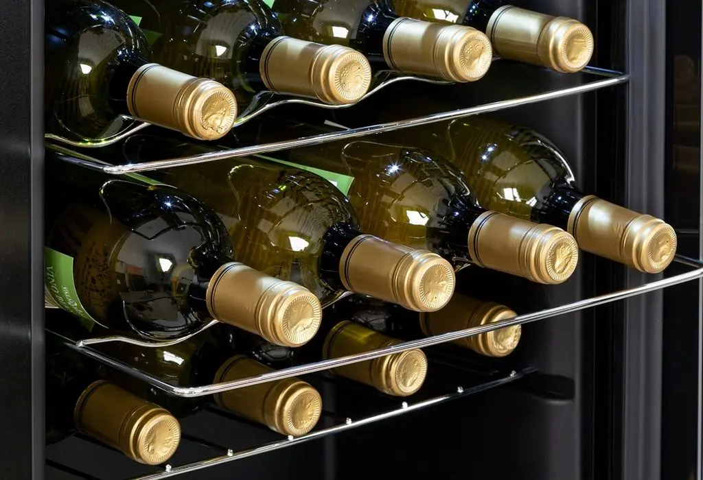 Dulap pentru vin Klarstein Shiraz 28 Uno, negru pe tehnoparc.md Dulap pentru vin Klarstein Shiraz 28 Uno, negru