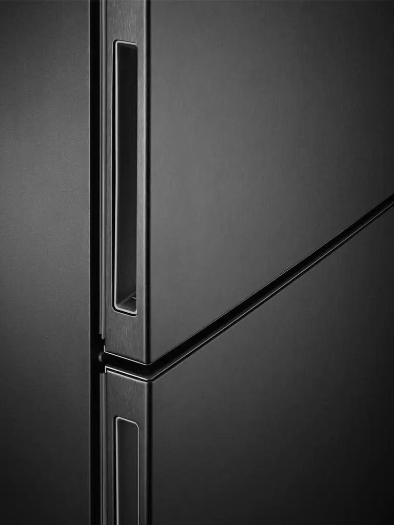 Холодильник AEG RCB736E7MB, черный
