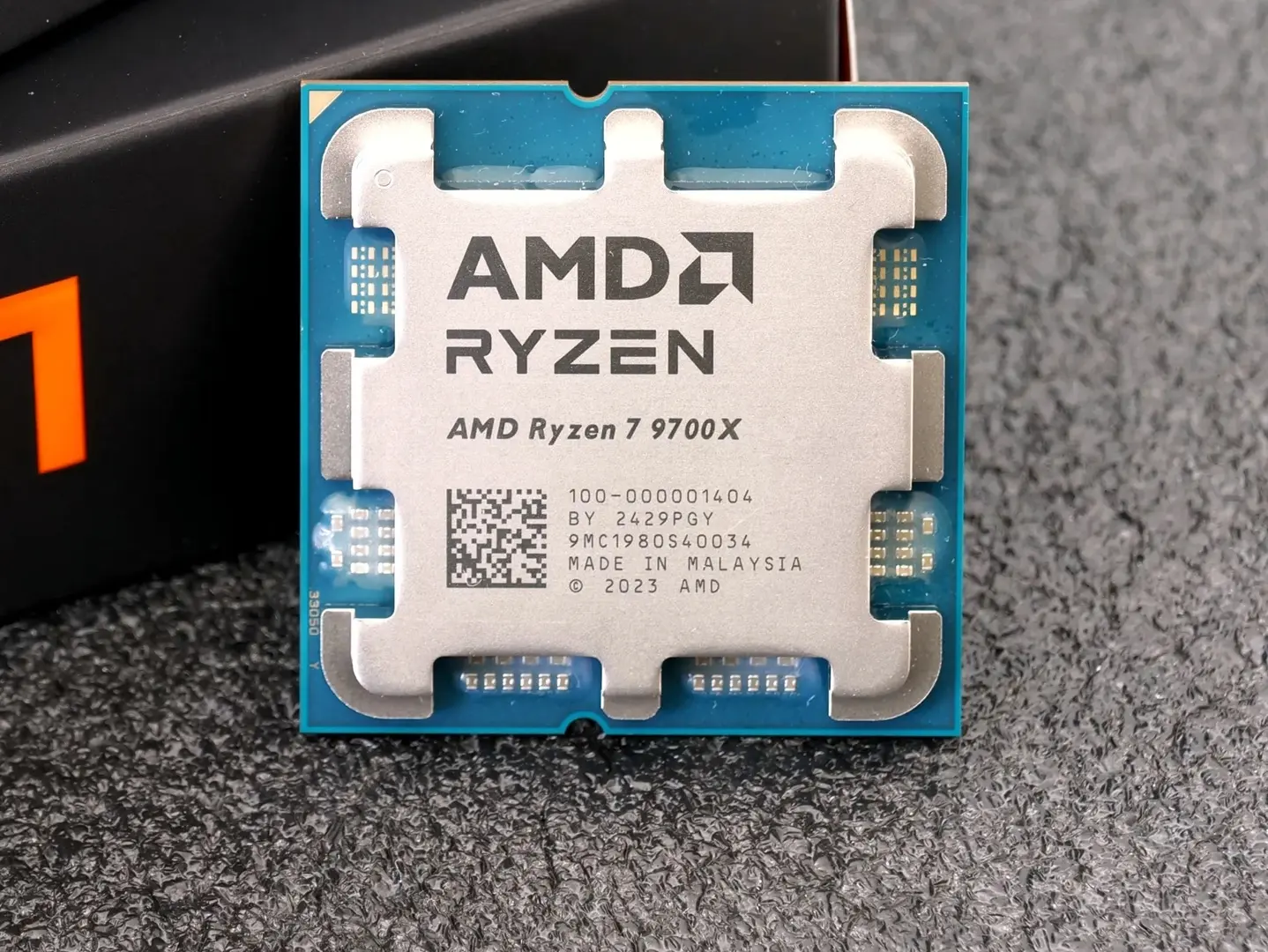 Процессор AMD Ryzen 7 9700X, Tray