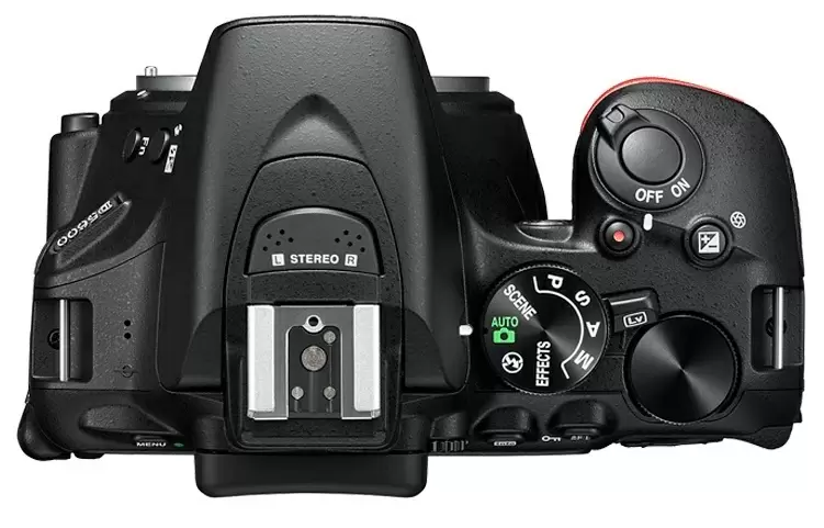 Aparat foto Nikon D5600 + 18-55mm AF-P VR Kit, negru