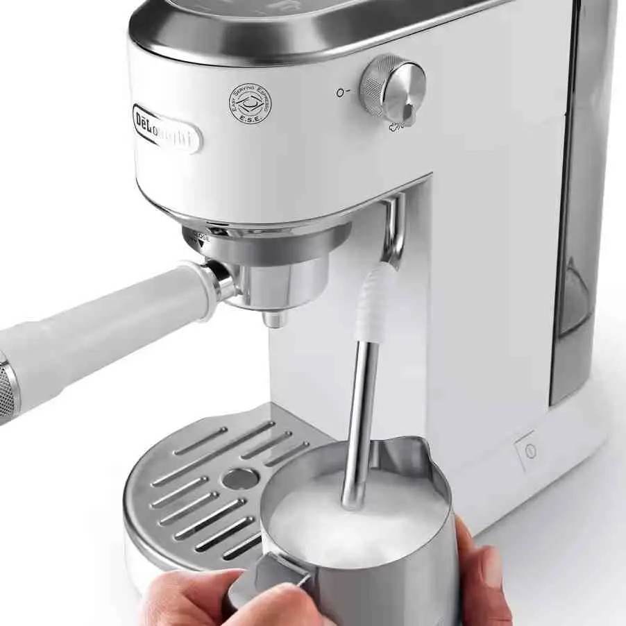 Cafetieră electrică DeLonghi EC890WI, alb